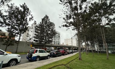 Venta de departamento en San Borja, Incluye 2 estacionamientos.