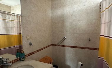 Venta de departamento en San Borja, Incluye 2 estacionamientos.