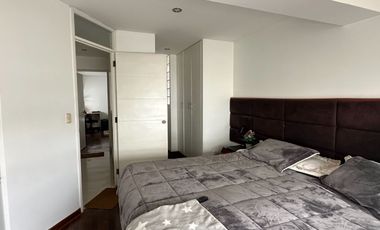 Venta de departamento en San Borja, Incluye 2 estacionamientos.