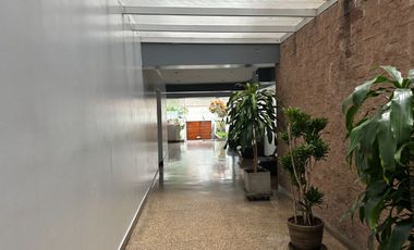 Venta de departamento en San Borja, Incluye 2 estacionamientos.