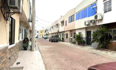 CASA AMOBLADA EN VENTA UBICADA EN URBANIZACION PRIVADA VIA A PUNTA CARNERO