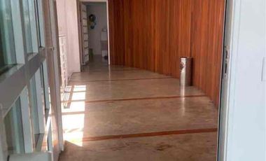 amplia oficina en renta
