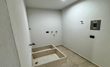 Exclusiva Casa en Venta en Cumbres del Lago, ¡Lista para Habitar!