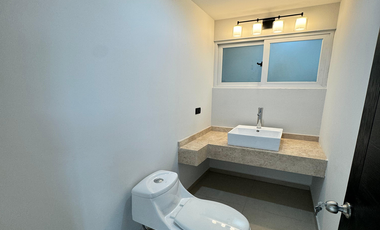 Exclusiva Casa en Venta en Cumbres del Lago, ¡Lista para Habitar!