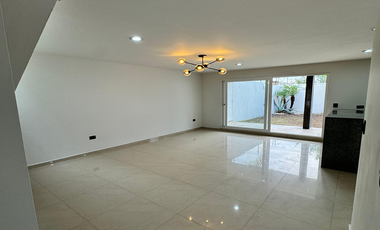Exclusiva Casa en Venta en Cumbres del Lago, ¡Lista para Habitar!