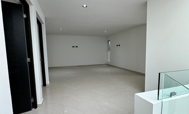 Exclusiva Casa en Venta en Cumbres del Lago, ¡Lista para Habitar!