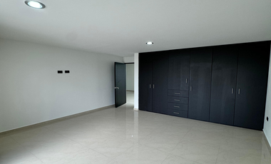 Exclusiva Casa en Venta en Cumbres del Lago, ¡Lista para Habitar!