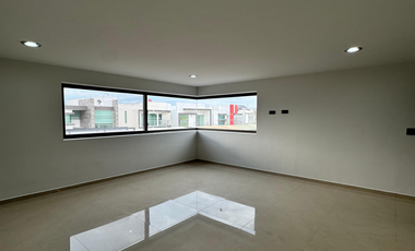 Exclusiva Casa en Venta en Cumbres del Lago, ¡Lista para Habitar!