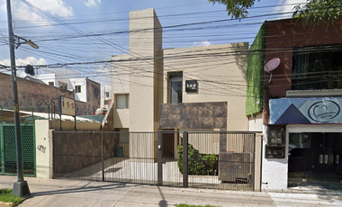 Edificio con oficinas 2da Secc Prado Coapa Coyoacán Ciudad de México.