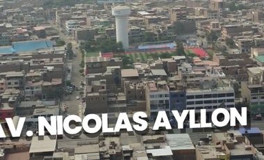 SE VENDE CASA FRENTE AL PARQUE INDIRA GANDHI - ATE