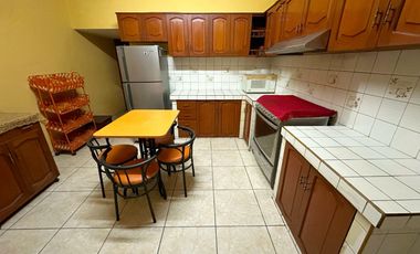 SE VENDE CASA FRENTE AL PARQUE INDIRA GANDHI - ATE