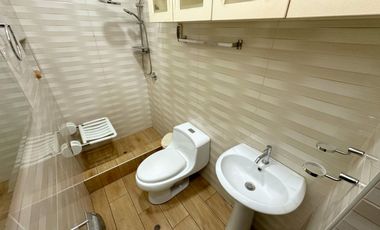 SE VENDE CASA FRENTE AL PARQUE INDIRA GANDHI - ATE