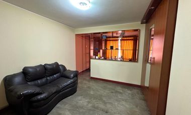 SE VENDE CASA FRENTE AL PARQUE INDIRA GANDHI - ATE