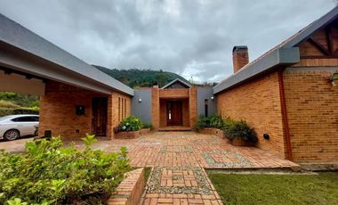 Bella Casa Campestre rodeada por montañas en La Calera a 25 minutos de Bogotá
