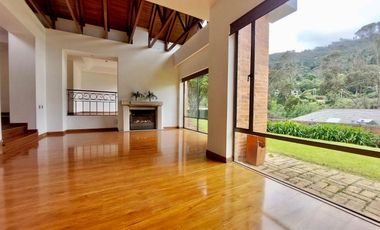 Bella Casa Campestre rodeada por montañas en La Calera a 25 minutos de Bogotá
