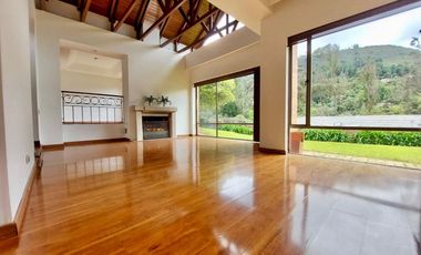Bella Casa Campestre rodeada por montañas en La Calera a 25 minutos de Bogotá