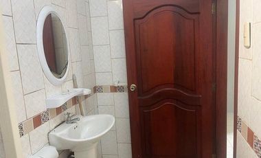 SE ARRIENDA CÓMODA SUITE DE 2 AMBIENTES CON GARAJE