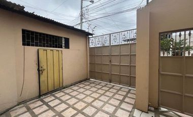 SE ARRIENDA CÓMODA SUITE DE 2 AMBIENTES CON GARAJE