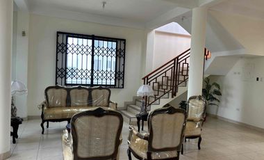 DEPARTAMENTO AMOBLADO EN ALQUILER CON TERRAZA Y PARQUEO EN SALINAS