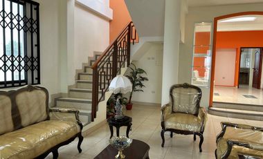 DEPARTAMENTO AMOBLADO EN ALQUILER CON TERRAZA Y PARQUEO EN SALINAS