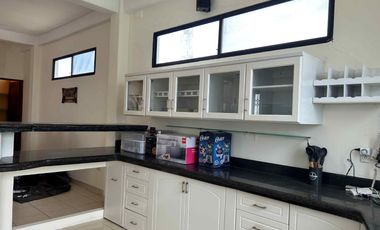 DEPARTAMENTO AMOBLADO EN ALQUILER CON TERRAZA Y PARQUEO EN SALINAS