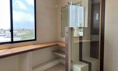 DEPARTAMENTO AMOBLADO EN ALQUILER CON TERRAZA Y PARQUEO EN SALINAS