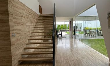 VENDO PRECIOSA Y MODERNA CASA EN LA ENCANTADA DE VILLA