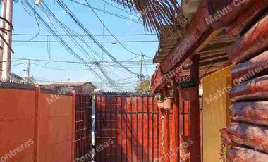 Se vende linda casa en la comuna de Puente Alto, Estación Gorbea, cercana al metro. Muy  Pronto línea 9.
Características:
65 mt2
2Dormitorios
2Baños
Living/Comedor
Conexión a Lavadora.
2Estacionamientos.
1Bodega.
Patio Trasero.
Entorno.
Quedará a 2 minutos de próxima línea 9.
Cercana a Metro de puente alto, colegios, hospitales, Cesfam, comercios, ferias libres, supermercados.
MCpropiedades.
☎️Contáctame +5693084---- 
#Ventas
#creditoshipotecarios
#corredor 
#posesiones