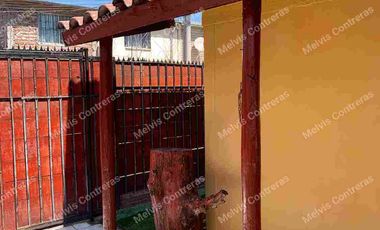 Se vende linda casa en la comuna de Puente Alto, Estación Gorbea, cercana al metro. Muy  Pronto línea 9.
Características:
65 mt2
2Dormitorios
2Baños
Living/Comedor
Conexión a Lavadora.
2Estacionamientos.
1Bodega.
Patio Trasero.
Entorno.
Quedará a 2 minutos de próxima línea 9.
Cercana a Metro de puente alto, colegios, hospitales, Cesfam, comercios, ferias libres, supermercados.
MCpropiedades.
☎️Contáctame +5693084---- 
#Ventas
#creditoshipotecarios
#corredor 
#posesiones