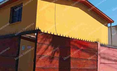 Se vende linda casa en la comuna de Puente Alto, Estación Gorbea, cercana al metro. Muy  Pronto línea 9.
Características:
65 mt2
2Dormitorios
2Baños
Living/Comedor
Conexión a Lavadora.
2Estacionamientos.
1Bodega.
Patio Trasero.
Entorno.
Quedará a 2 minutos de próxima línea 9.
Cercana a Metro de puente alto, colegios, hospitales, Cesfam, comercios, ferias libres, supermercados.
MCpropiedades.
☎️Contáctame +5693084---- 
#Ventas
#creditoshipotecarios
#corredor 
#posesiones