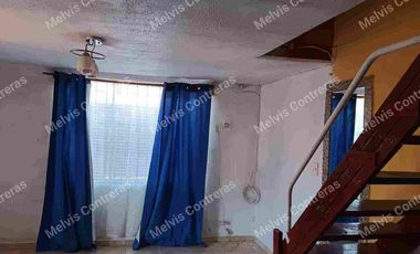 Se vende linda casa en la comuna de Puente Alto, Estación Gorbea, cercana al metro. Muy  Pronto línea 9.
Características:
65 mt2
2Dormitorios
2Baños
Living/Comedor
Conexión a Lavadora.
2Estacionamientos.
1Bodega.
Patio Trasero.
Entorno.
Quedará a 2 minutos de próxima línea 9.
Cercana a Metro de puente alto, colegios, hospitales, Cesfam, comercios, ferias libres, supermercados.
MCpropiedades.
☎️Contáctame +5693084---- 
#Ventas
#creditoshipotecarios
#corredor 
#posesiones