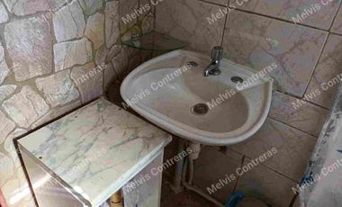 Se vende linda casa en la comuna de Puente Alto, Estación Gorbea, cercana al metro. Muy  Pronto línea 9.
Características:
65 mt2
2Dormitorios
2Baños
Living/Comedor
Conexión a Lavadora.
2Estacionamientos.
1Bodega.
Patio Trasero.
Entorno.
Quedará a 2 minutos de próxima línea 9.
Cercana a Metro de puente alto, colegios, hospitales, Cesfam, comercios, ferias libres, supermercados.
MCpropiedades.
☎️Contáctame +5693084---- 
#Ventas
#creditoshipotecarios
#corredor 
#posesiones