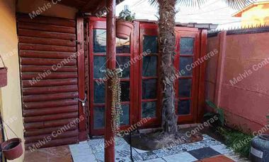 Se vende linda casa en la comuna de Puente Alto, Estación Gorbea, cercana al metro. Muy  Pronto línea 9.
Características:
65 mt2
2Dormitorios
2Baños
Living/Comedor
Conexión a Lavadora.
2Estacionamientos.
1Bodega.
Patio Trasero.
Entorno.
Quedará a 2 minutos de próxima línea 9.
Cercana a Metro de puente alto, colegios, hospitales, Cesfam, comercios, ferias libres, supermercados.
MCpropiedades.
☎️Contáctame +5693084---- 
#Ventas
#creditoshipotecarios
#corredor 
#posesiones