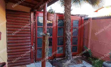 Se vende linda casa en la comuna de Puente Alto, Estación Gorbea, cercana al metro. Muy  Pronto línea 9.
Características:
65 mt2
2Dormitorios
2Baños
Living/Comedor
Conexión a Lavadora.
2Estacionamientos.
1Bodega.
Patio Trasero.
Entorno.
Quedará a 2 minutos de próxima línea 9.
Cercana a Metro de puente alto, colegios, hospitales, Cesfam, comercios, ferias libres, supermercados.
MCpropiedades.
☎️Contáctame +5693084---- 
#Ventas
#creditoshipotecarios
#corredor 
#posesiones