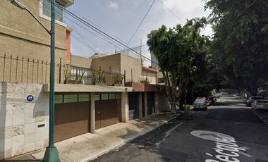 !!! ATENCION INVERSIONISTAS !!!  CASA EN REMATE BANCARIO, CON POSESION, ENTREGA INMEDIATA, POLANCO, CDMX.