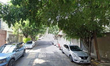 !!! ATENCION INVERSIONISTAS !!!  CASA EN REMATE BANCARIO, CON POSESION, ENTREGA INMEDIATA, POLANCO, CDMX.