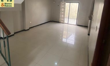 ALQUILO      CASA VILLA CLUB    (Etapa Floral)