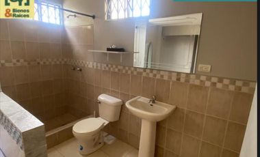 ALQUILO      CASA VILLA CLUB    (Etapa Floral)