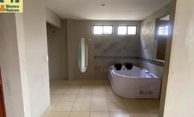 ALQUILO      CASA VILLA CLUB    (Etapa Floral)