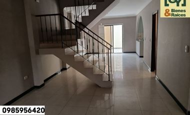 ALQUILO      CASA VILLA CLUB    (Etapa Floral)