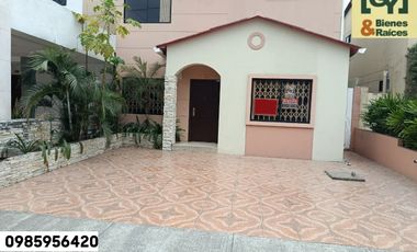 ALQUILO      CASA VILLA CLUB    (Etapa Floral)