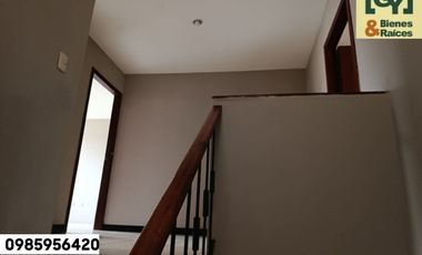 ALQUILO      CASA VILLA CLUB    (Etapa Floral)