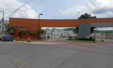 Casa de 2 niveles 2 recamaras. Residencial los Sauces Morelos