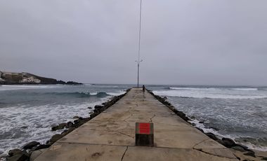OCASION DE CASA COMO TERRENO EN SAN BARTOLO/ DOCUMENTOS EN REGLA/ PARA CASA DE FAMILIA O NEGOCIO/ PARAMETROS 5 PISOS/AT 312M2/ESPALDAS DEL MALECÓN