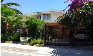 Hermasa casa en condominio Alto Macul