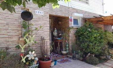 Hermasa casa en condominio Alto Macul