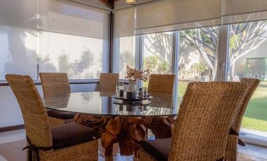 Residencia en Venta con jardín y alberca en Zavaleta