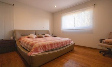 Residencia en Venta con jardín y alberca en Zavaleta