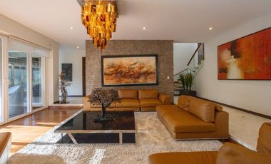 Residencia en Venta con jardín y alberca en Zavaleta