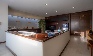 Residencia en Venta con jardín y alberca en Zavaleta